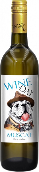 Вино Вайн Дэй  Мускат (Wine Day Muscat) ординарное сортовое белое полусладкое 0,75л Крепость 12%